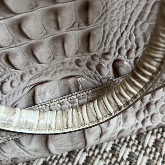 Cream / light grey tones Melbourne Brahmin bag with shoulder strap and handles. - Picture 6 of 9